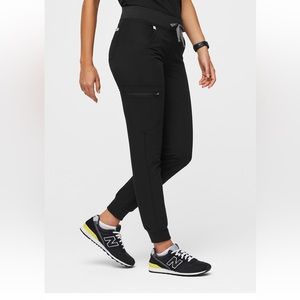 FIGS Zamora Joggers in size Small Regular